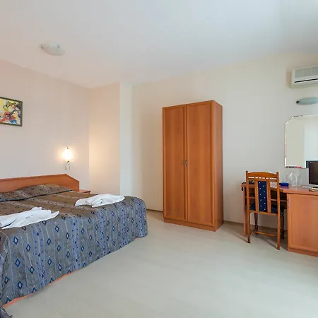 Amon Ra Family Hotel 3*