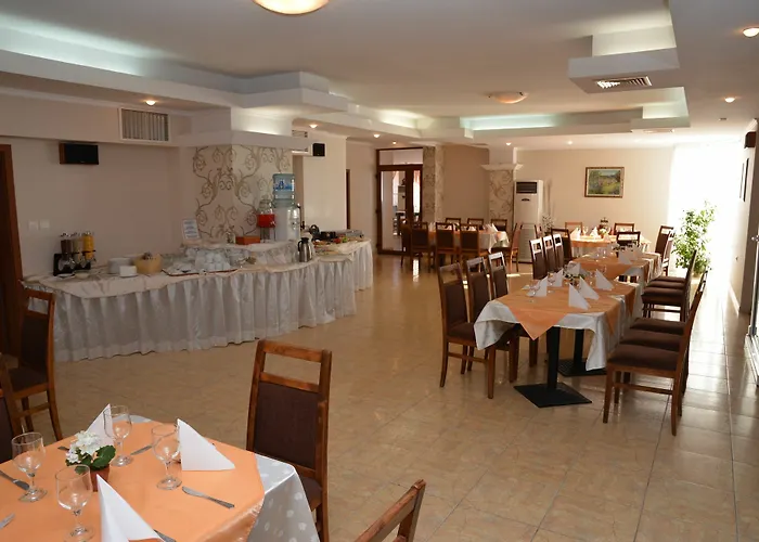 Хотел Amon Ra Family 3*